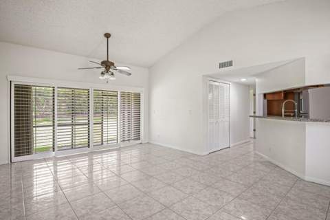 14 Vía De Casas Sur #103, Boynton Beach FL - photo 6 of 35