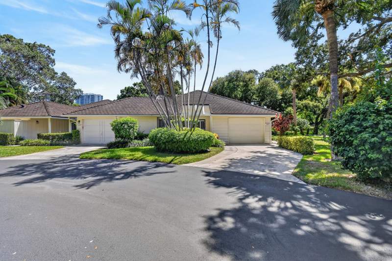 3 bedroom Condominium at 11453 Shady Oaks Lane, Twelve Oaks Condo, North Palm Beach — photo 2