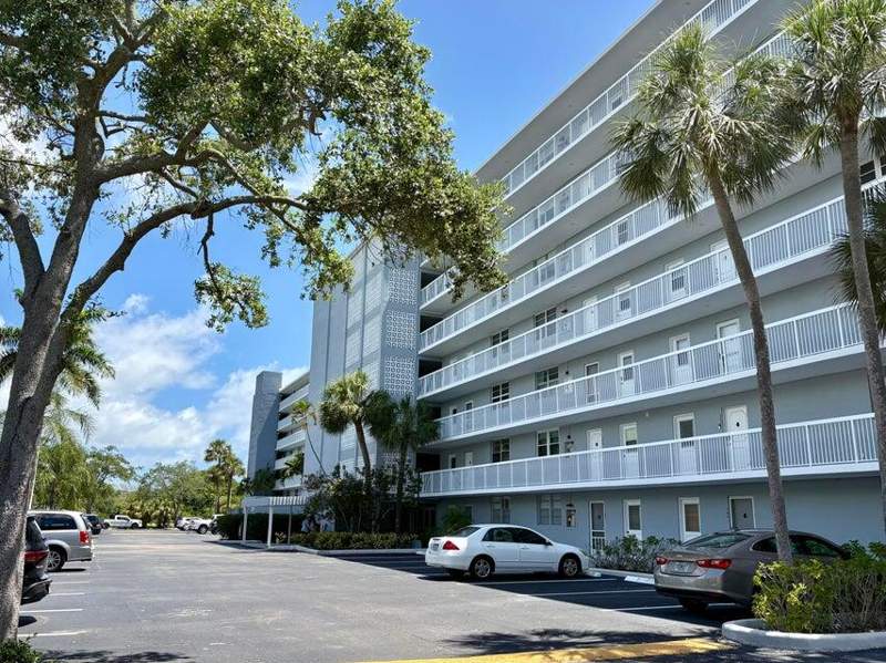 2 bedroom Condominium at 5700 NW 2nd Avenue #202, Boca Teeca Condominium Unit Three S1/2 Of Lt 3 All, Boca Raton — photo 2