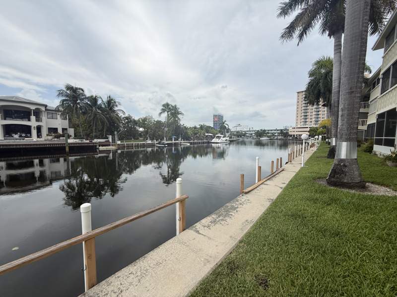 2 bedroom Stock Cooperative at 460 Paradise Isle Boulevard #101, Isle Of Paradise Co-Op, Hallandale Beach — photo 3