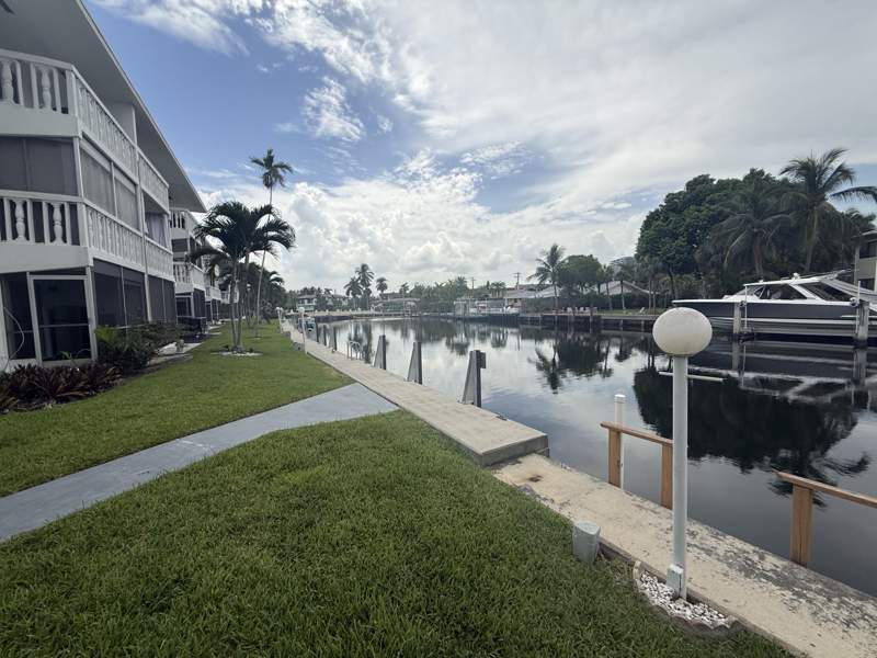 2 bedroom Stock Cooperative at 460 Paradise Isle Boulevard #101, Isle Of Paradise Co-Op, Hallandale Beach — photo 4