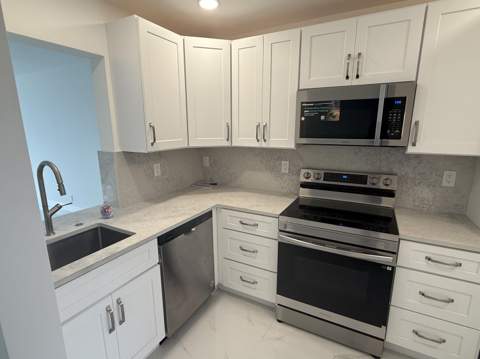 460 Paradise Isle Boulevard #101, Hallandale Beach FL - photo 9 of 37