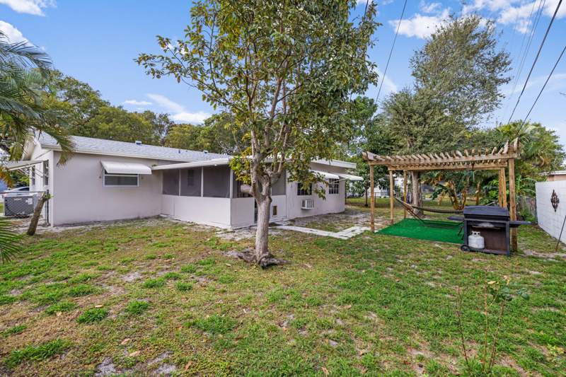 4 bedroom Single Family Residence at 336 S Chillingworth Drive, Palm Beach Lakes South, West Palm Beach — photo 4