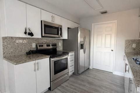 2950 NW 20th Street, Fort Lauderdale FL - photo 6 of 16