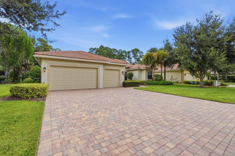 4 bedroom Single Family Residence at 2553 NW Crystal Lake Drive, The Falls Of Jensen Beach, Jensen Beach — photo 3