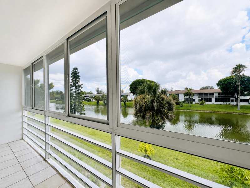 1 bedroom Condominium at 131 Camden F, Camden Condos, West Palm Beach — photo 1