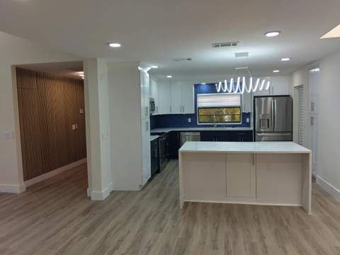 8008 Eastlake Drive, Boca Raton FL - photo 12 of 53