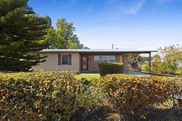 3 bedroom Single Family Residence at 110 SW 12th Avenue, South Bay, South Bay — photo 1