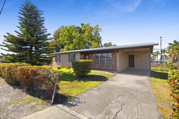 3 bedroom Single Family Residence at 110 SW 12TH Avenue, SOUTH BAY, South Bay — photo 2
