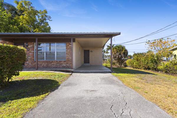 3 bedroom Single Family Residence at 110 SW 12TH Avenue, SOUTH BAY, South Bay — photo 3