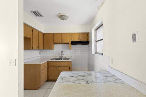 110 SW 12TH Avenue, South Bay FL - photo 6 of 27