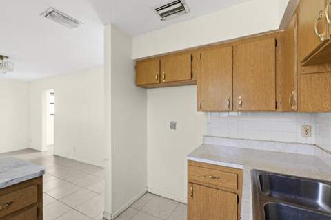 110 SW 12TH Avenue, South Bay FL - photo 8 of 27