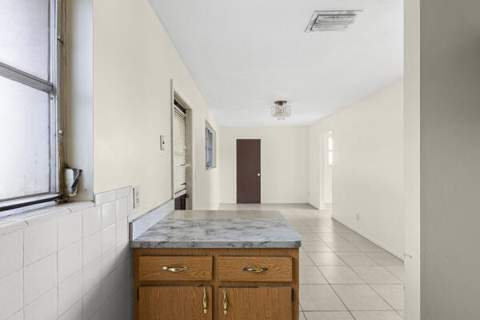 110 SW 12TH Avenue, South Bay FL - photo 9 of 27