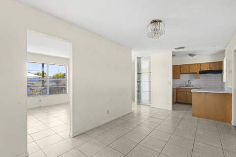 110 SW 12TH Avenue, South Bay FL - photo 10 of 27