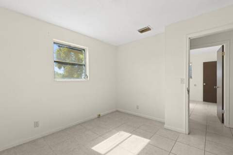 110 SW 12TH Avenue, South Bay FL - photo 19 of 27