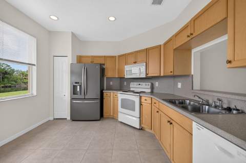 9810 SW Eastbrook Circle, Port St. Lucie FL - photo 12 of 49