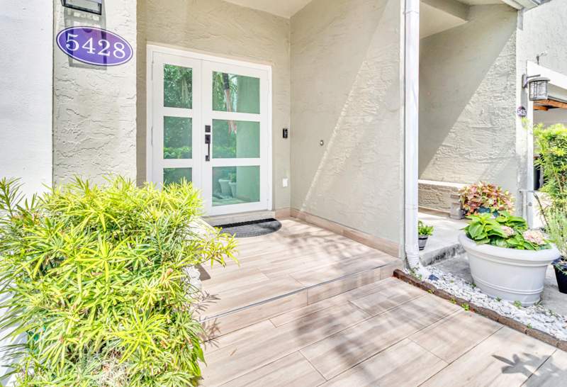3 bedroom Townhouse at 5428 Pointe Villa Drive #E, Minottis & Manganiellos Plat, Lighthouse Point — photo 2
