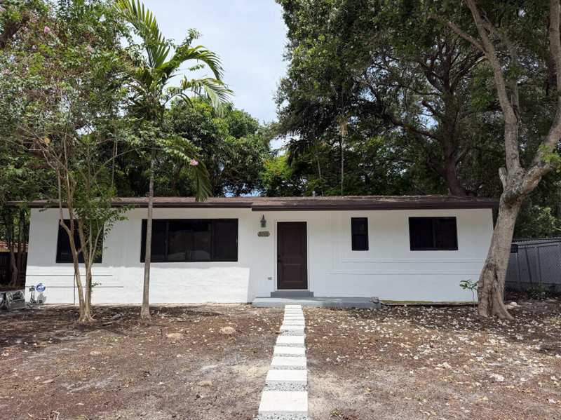 3 bedroom Single Family Residence at 3611 SW 33rd Avenue, Lake Forest Sec 4, West Park — photo 1