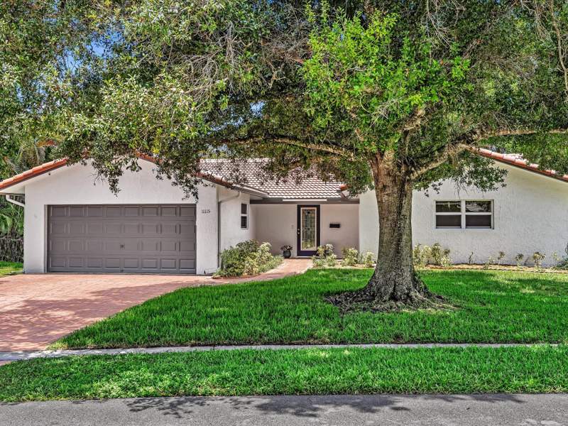 4 bedroom Single Family Residence at 11115 NW 37th Street, Windings, Coral Springs — photo 2