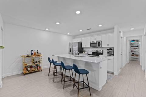 6001 Woods Edge Circle, Riviera Beach FL - photo 6 of 50