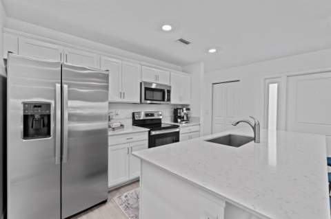 6001 Woods Edge Circle, Riviera Beach FL - photo 7 of 50