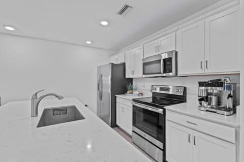 6001 Woods Edge Circle, Riviera Beach FL - photo 8 of 50