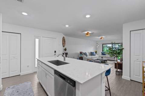 6001 Woods Edge Circle, Riviera Beach FL - photo 9 of 50