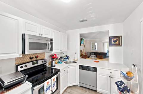 799 Hill Drive #E, West Palm Beach FL - photo 17 of 33