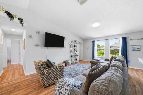 1074 SW Barbarosa Avenue, Port St. Lucie FL - photo 9 of 44