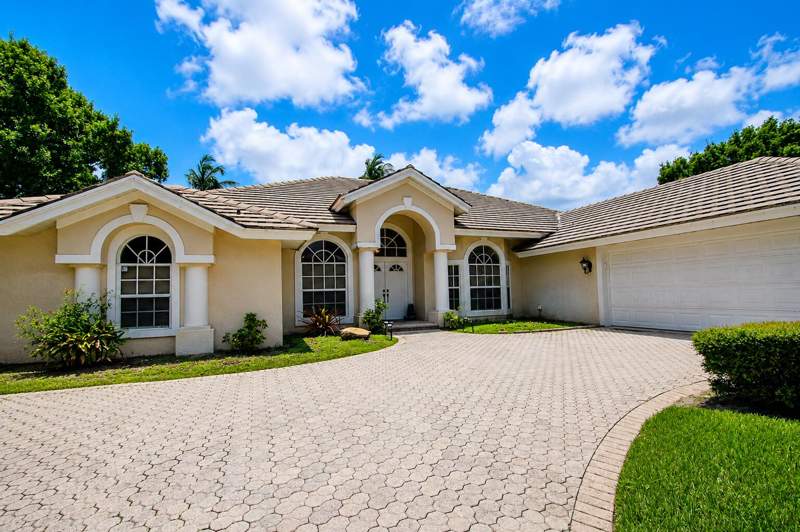 4 bedroom Single Family Residence at 1542 SW Jasmine Trace, Captain'S Creek (Aka Orchid Bay), Palm City — photo 2