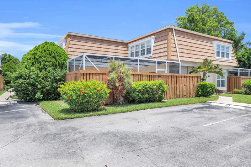 3 bedroom Townhouse at 11557 Winchester Drive, Winchester Court, Palm Beach Gardens — photo 3