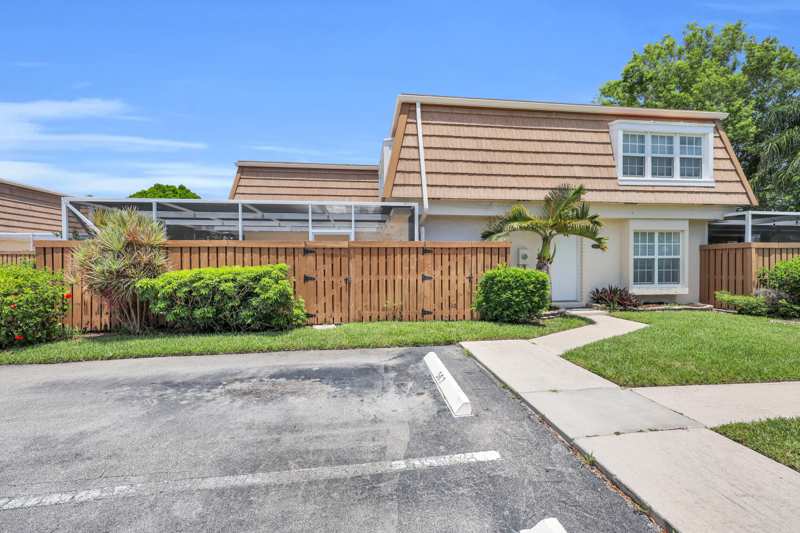 3 bedroom Townhouse at 11557 Winchester Drive, Winchester Court, Palm Beach Gardens — photo 1