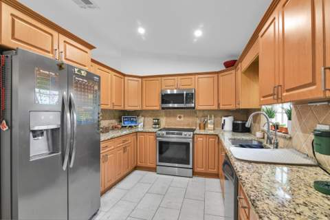 651 SW 176th Avenue, Pembroke Pines FL - photo 7 of 30