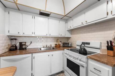 4019 Cambridge A, Deerfield Beach FL - photo 7 of 49