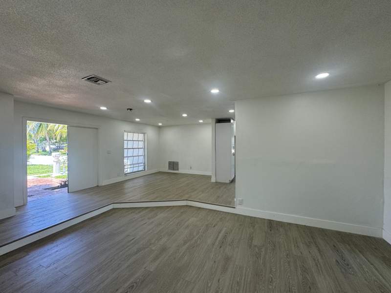 4 bedroom Single Family Residence at 6260 SW 6th Street, Kimberly Forest Sec 2, Margate — photo 2