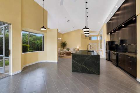 11922 Fountainside Circle, Boynton Beach FL - photo 12 of 59