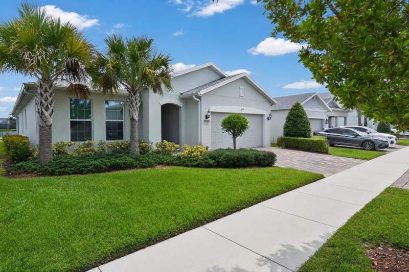4 bedroom Single Family Residence at 10430 SW Captiva Drive, Heron Preserve, Port St. Lucie — photo 2