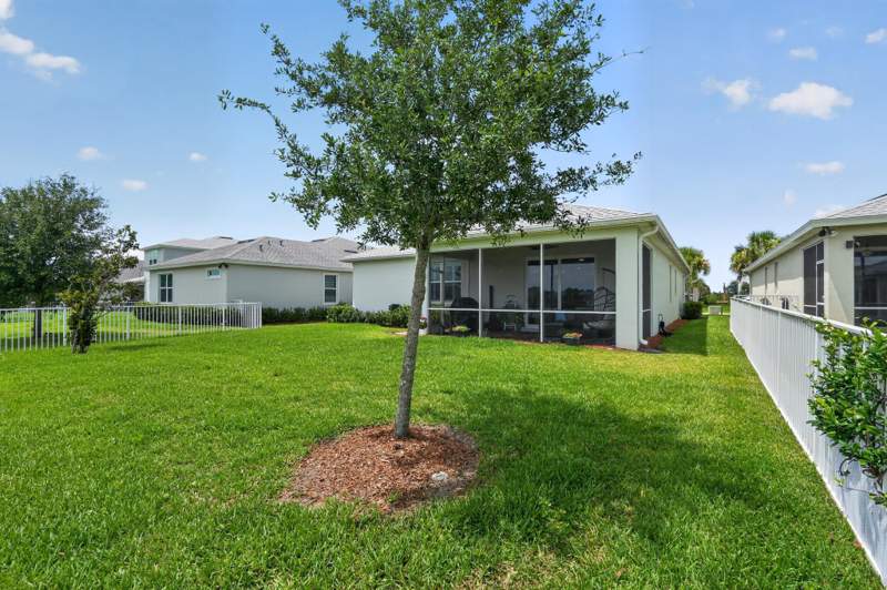 4 bedroom Single Family Residence at 10430 SW Captiva Drive, Heron Preserve, Port St. Lucie — photo 4