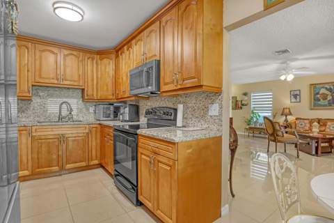 2886 Fernley Drive #5, West Palm Beach FL - photo 15 of 31
