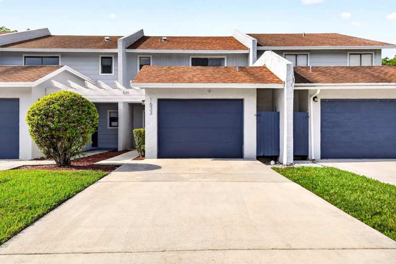 2 bedroom Townhouse at 1633 Woodbridge Lakes Circle #1633, Woodbridge Lakes, West Palm Beach — photo 1