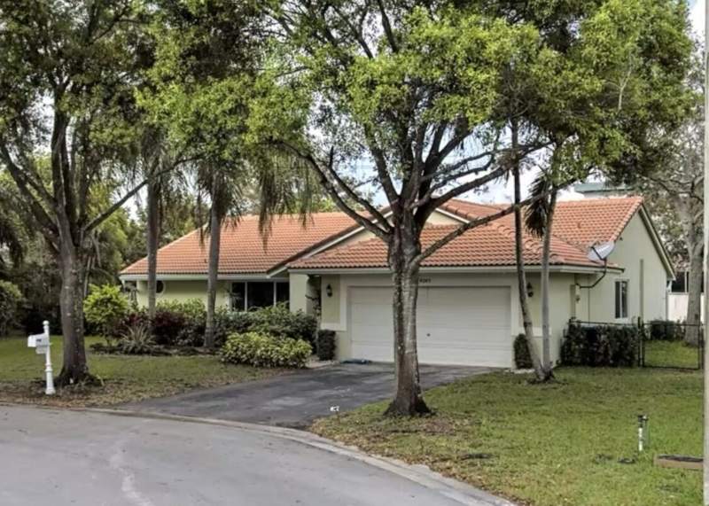 3 bedroom Single Family Residence at 9285 NW 44th Court, Royal Land Amended, Coral Springs — photo 2