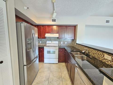 140 Yacht Club Way #305, Hypoluxo FL - photo 7 of 33