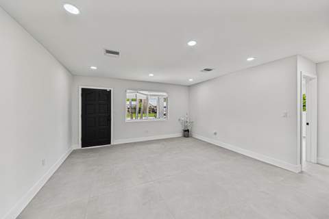 350 NE 42nd Street, Oakland Park FL - photo 10 of 42