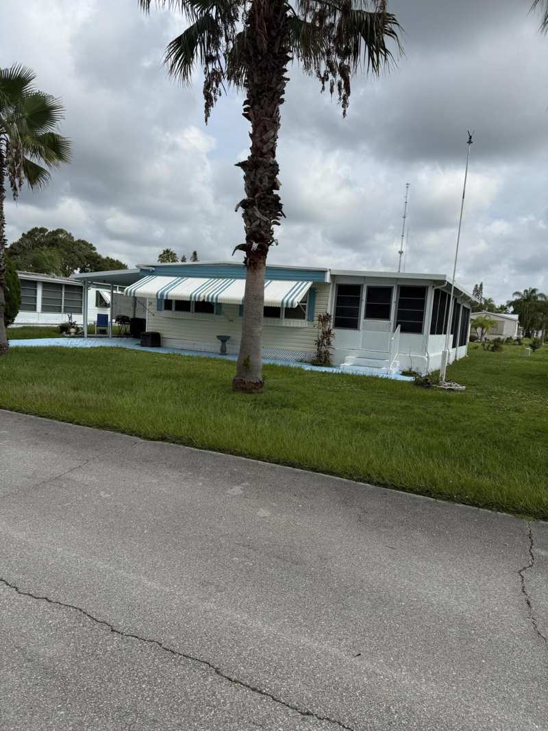 2 bedroom Manufactured Home at 29 Golf Drive, Spanish Lakes 1, Port St. Lucie — photo 1