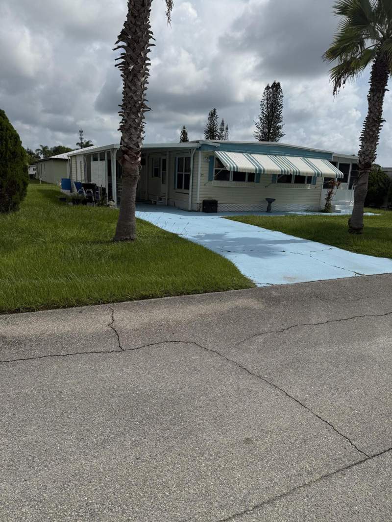 2 bedroom Manufactured Home at 29 Golf Drive, Spanish Lakes 1, Port St. Lucie — photo 3