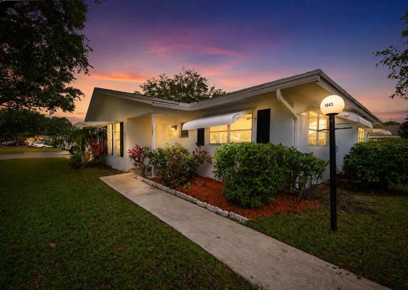 2 bedroom Villa at 1043 NW 85th Avenue #B-4, Lauderdale West Condo No I, Plantation — photo 1