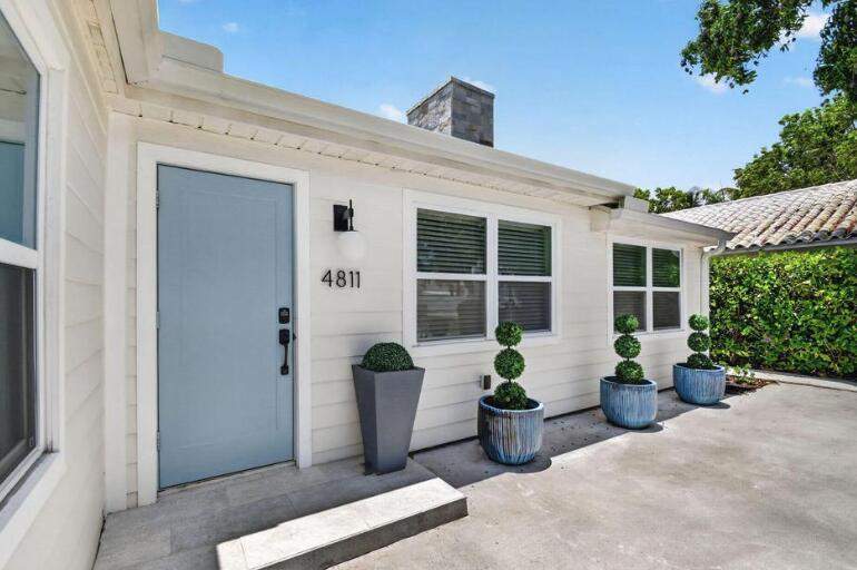 6 bedroom Single Family Residence at 4811 N Flagler Drive, North Palm Bch 1, West Palm Beach — photo 2