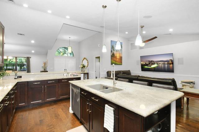 1225 SW Magnolia Bluff Drive