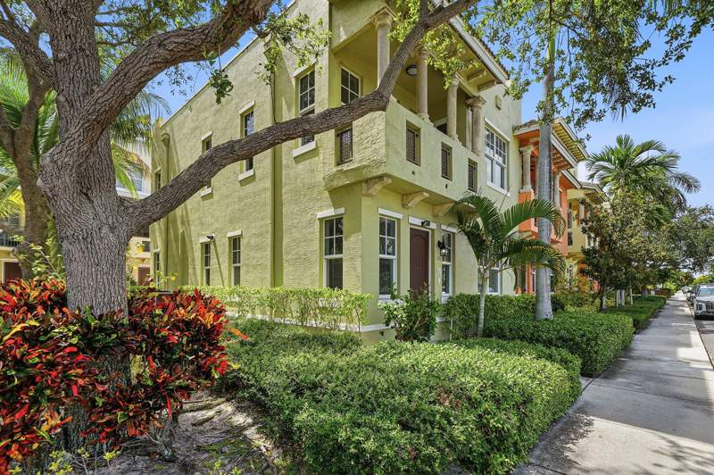 3 bedroom Townhouse at 219 N L Street #100, Coconut Walk Of Lake Worth, Lake Worth Beach — photo 3