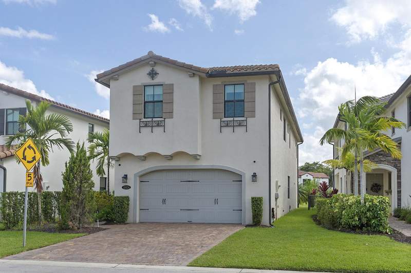 4 bedroom Single Family Residence at 11824 SW 13th Court, Raintree at Mayfair, Pembroke Pines — photo 2